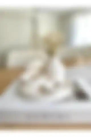 Beyaz Renk Özel Tasarım Mumluk ve Vazo Aksesuar Seti ile Evlerinizi Şıklaştırın