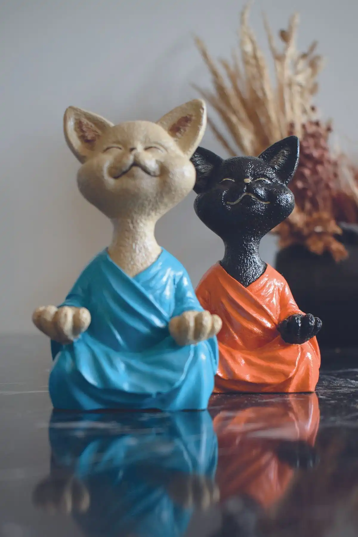 PurpleCatGift Yoga Yapan Kedi Biblo: Modern ve Estetik Dekorasyon