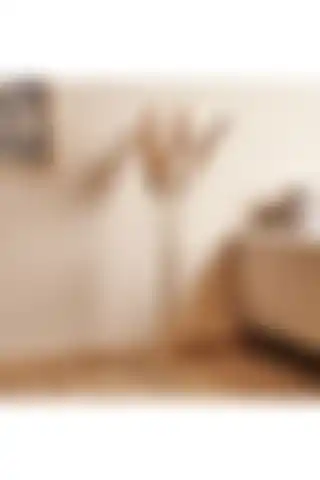 Alegre Glass Fil Ayağı Dekoratif Cam Vazo: Şıklığın ve Zarafetin Sırrı
