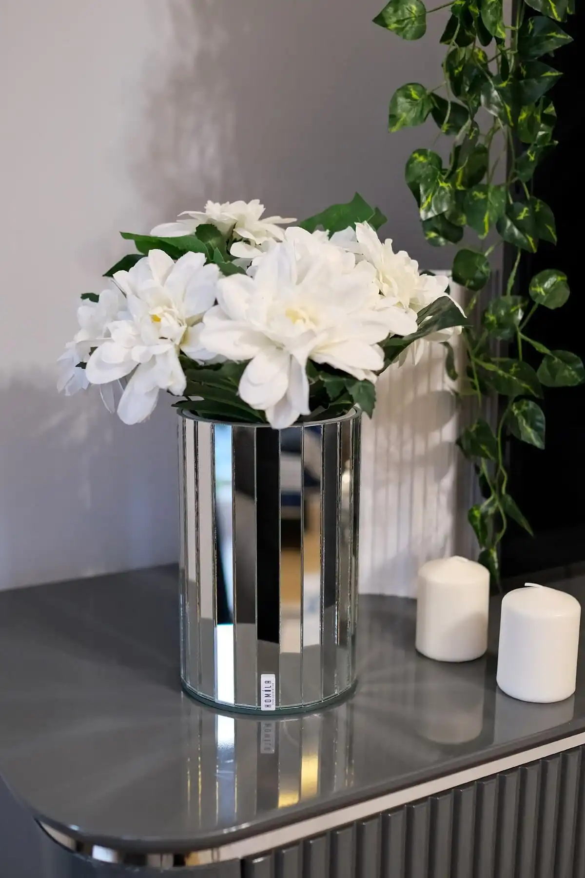 HOMİLA 20 Cm Beyaz (Gümüş) Aynalı Vazo ile Modern Şıklık