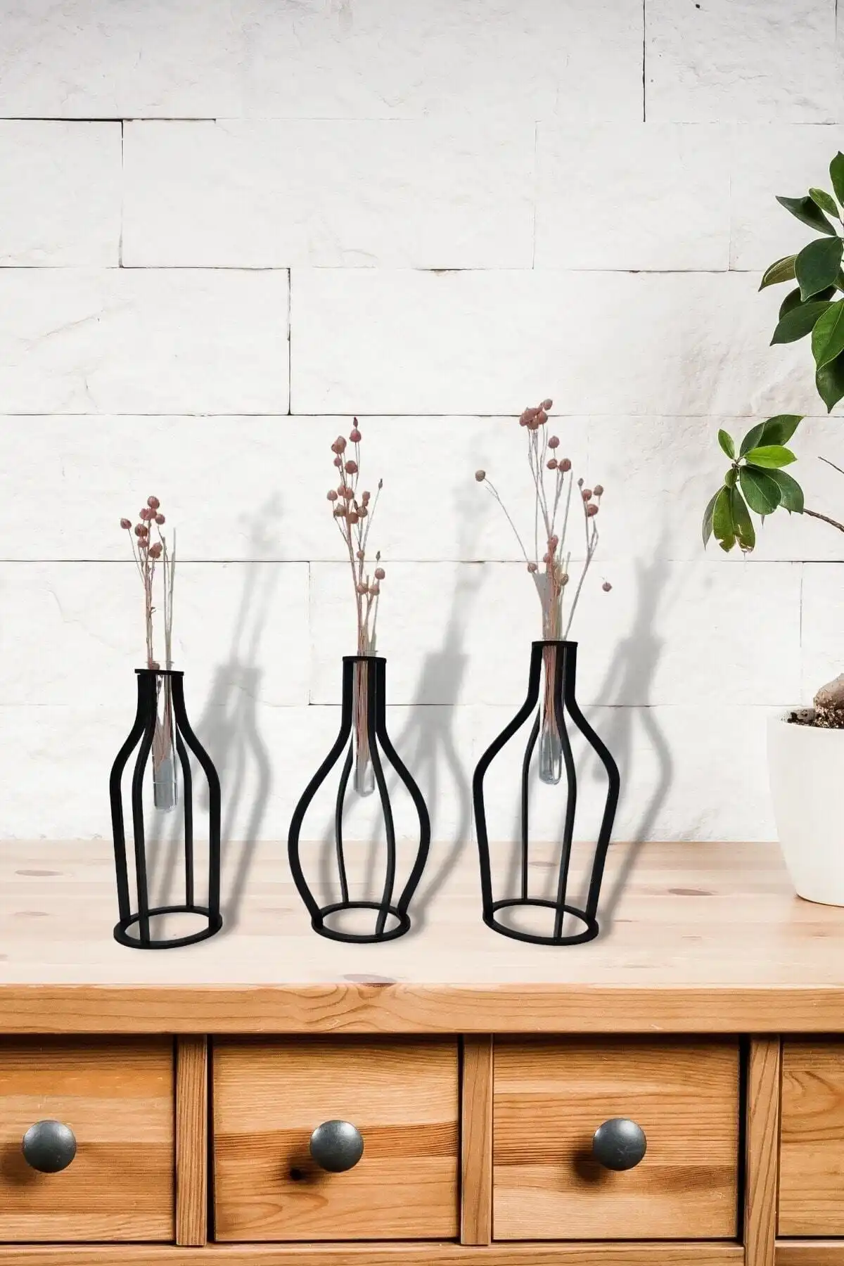 Siyah Ahşap Vazo Seti ile Modern ve Minimalist Dekorasyon Fırsatları