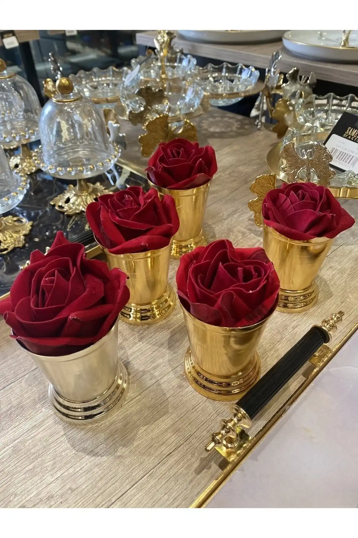 CANZEYHAM Gold Gül Kovası: Modern Tasarım ve Fonksiyonel Kullanım