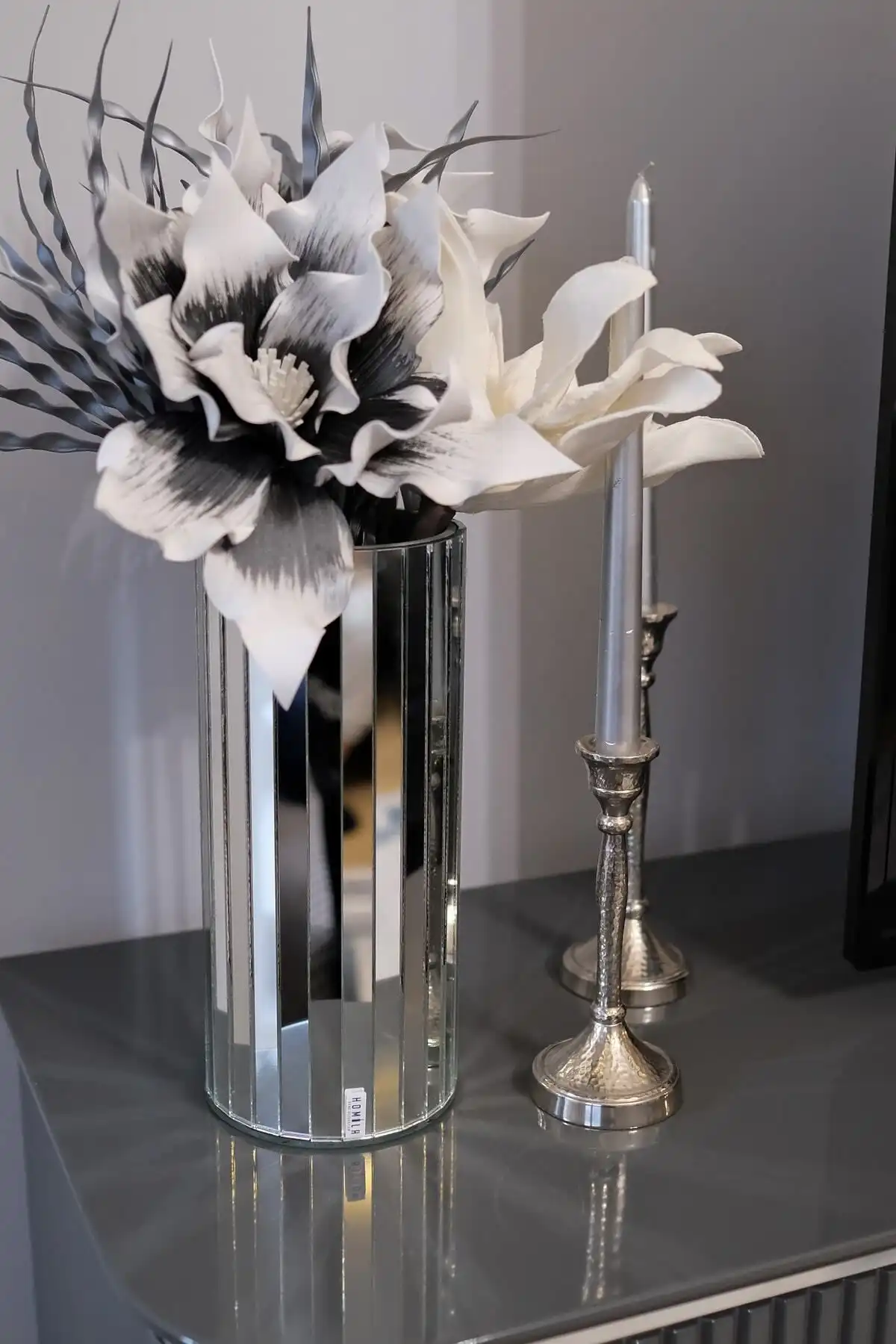 HOMİLA 30 Cm Beyaz (Gümüş) Aynalı Vazo ile Modern Şıklık
