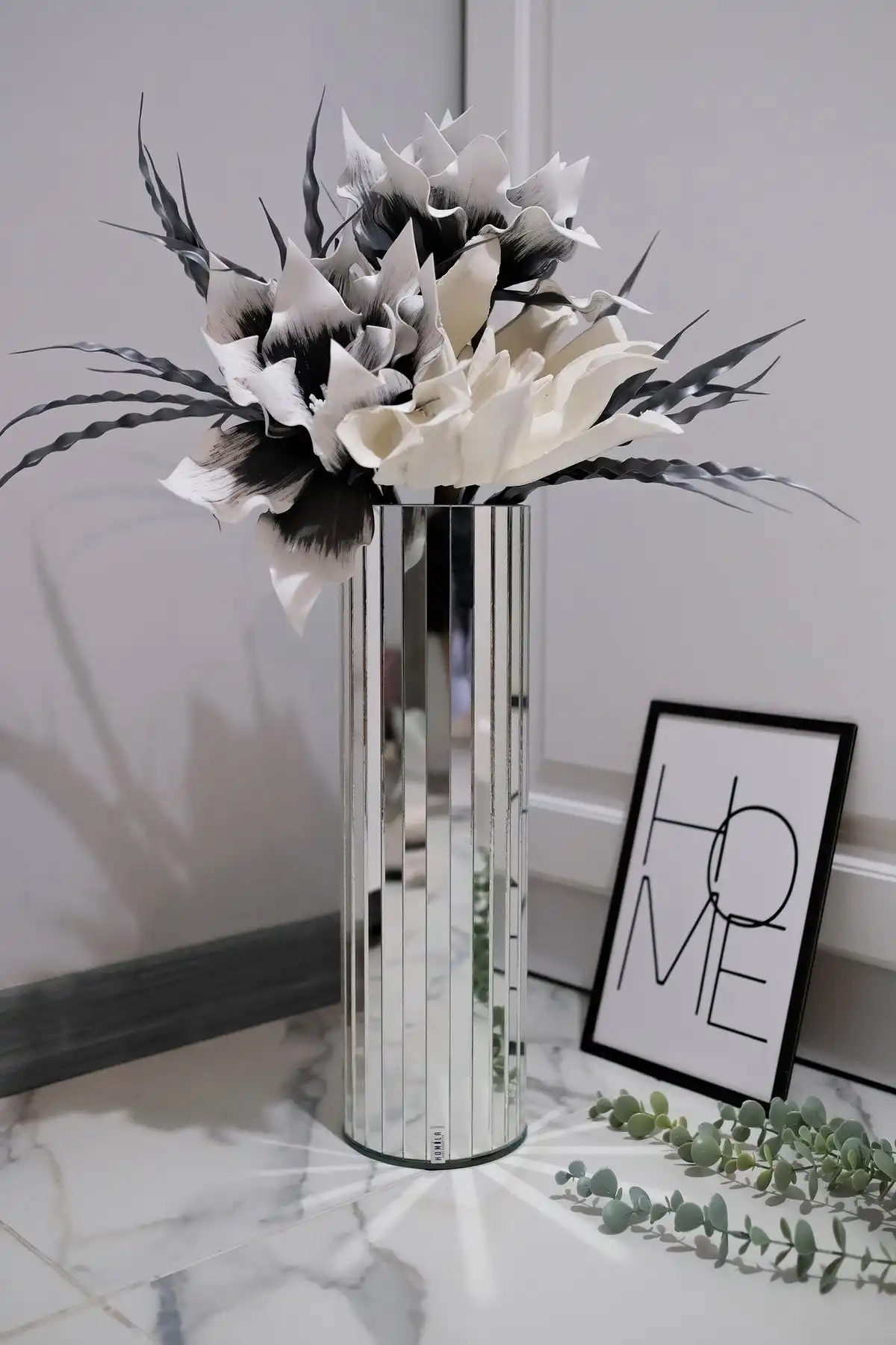 HOMİLA 60 Cm Beyaz (Gümüş) Aynalı Vazo: Estetik ve Modern Tasarım
