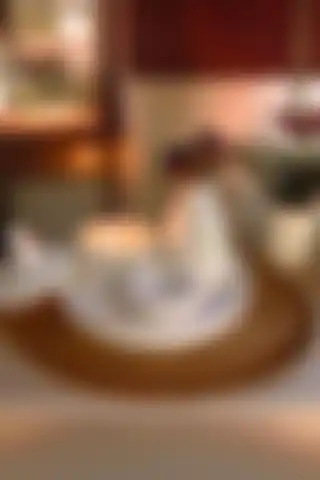 Havalı Tasarım Beyaz Renk Kokulu Mum ve Konik Vazo Standlı Set