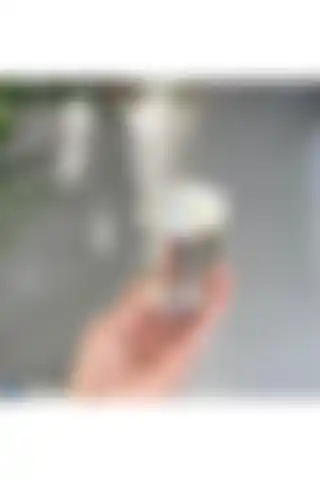 Zucace Gümüş Kaplama Gül Kovası: Şıklık ve Fonksiyonellik