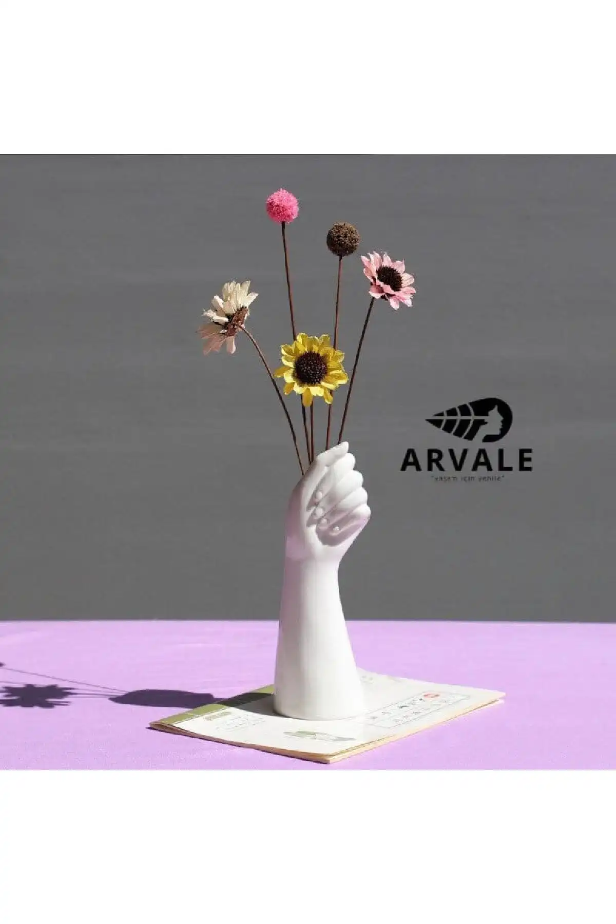 ARVALE Seramik El Şeklinde Vazo Heykel ile Estetik ve Şıklık