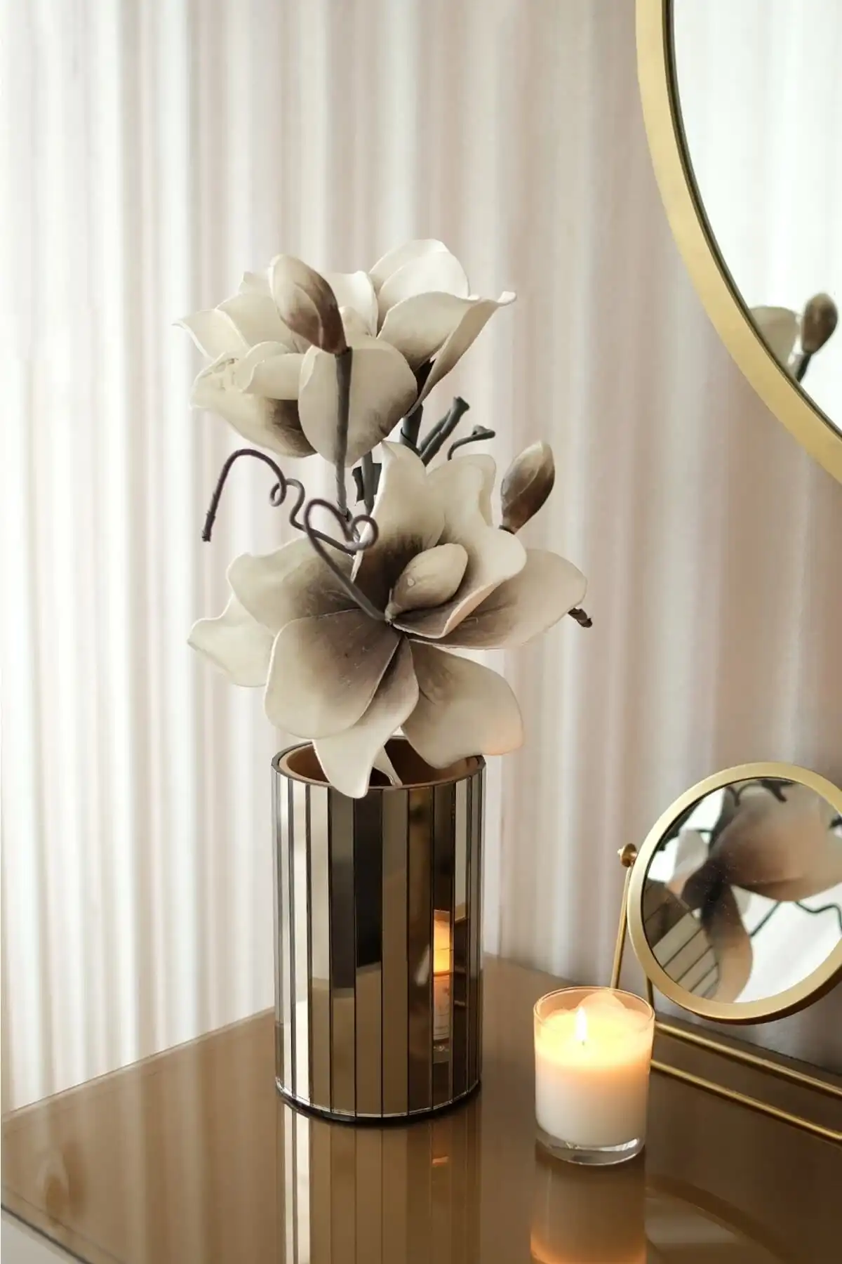 HOMİLA 20 Cm Bronz Aynalı Vazo ile Şıklığı Yakalayın