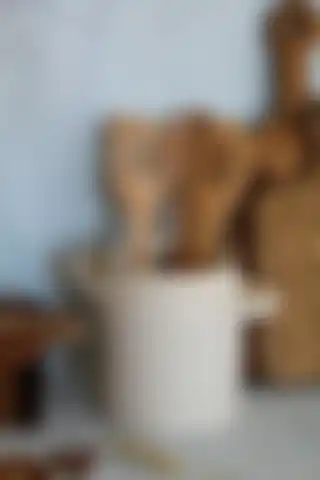 Mogolune El Yapımı Sade Seramik Vazo ve Kaşıklık ile Şıklığı Yakalayın