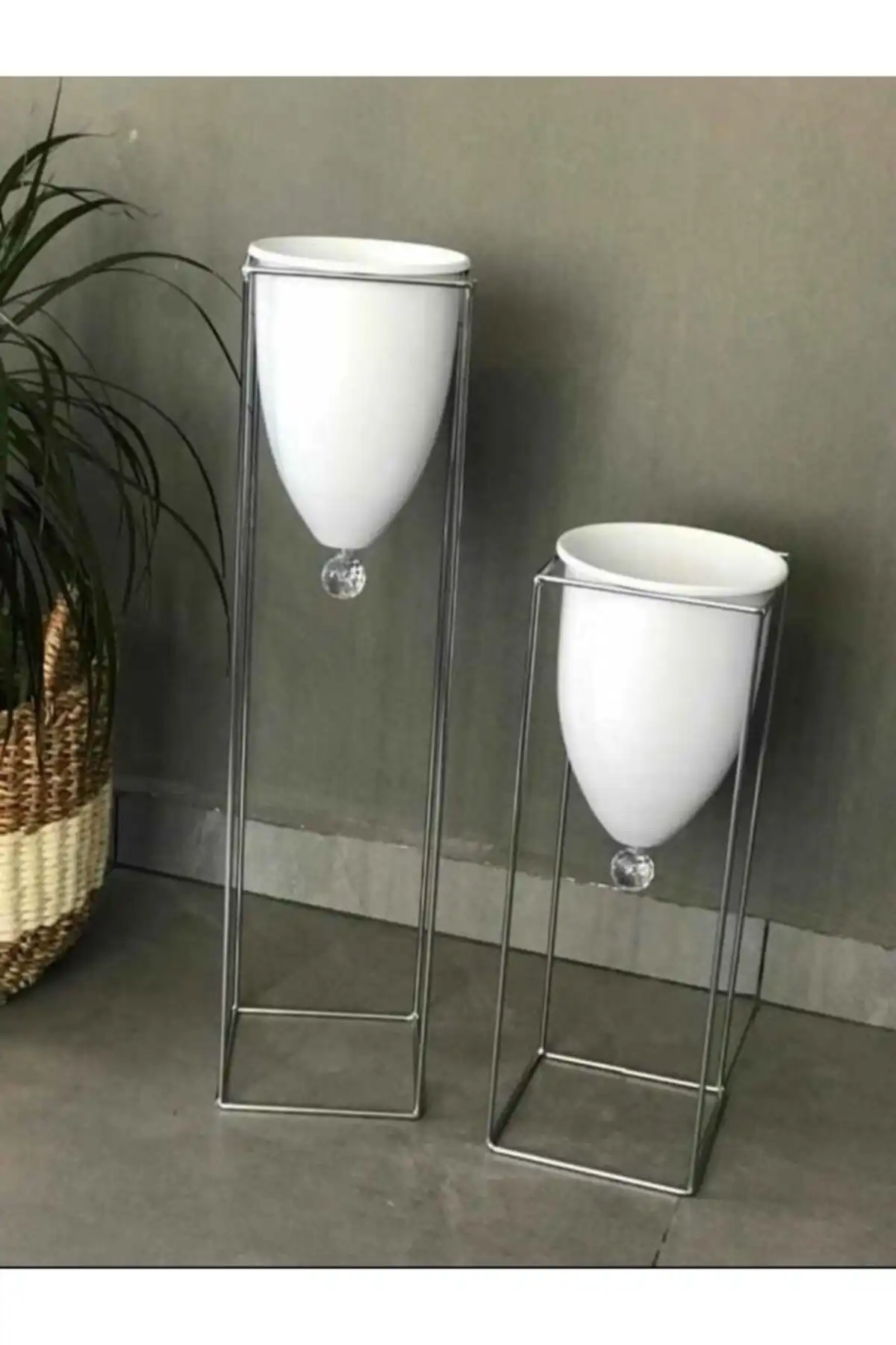Tasarım Evi 2'li Dekoratif Krom Kaplı Çiçeklik Saksılığı Hakkında Bilgi